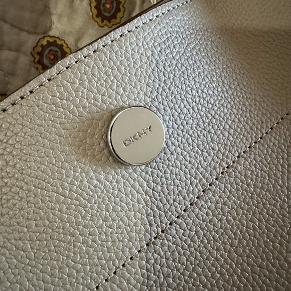 DKNY Winston Gray Leather Bag Like New Condition - Picture 5 of 8